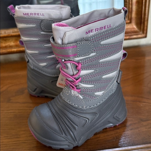 Merrell Gray/Berry little Kids' Snow Boots. Size 5 little kids. - Picture 8 of 14